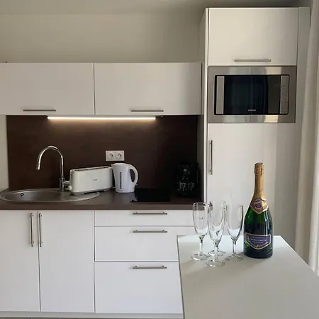 588 2 Pers Heliopolis D Rez-de-chaussee Proche